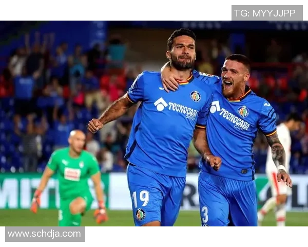 奥萨苏纳迎战社会队争夺西甲联赛关键三分的激烈对决 奥萨苏纳迎战社会队争夺西甲联赛关键三分的激烈对决