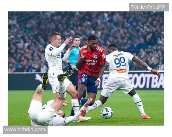 巴塞罗那与里昂的精彩对决揭示足球战术与团队合作的魅力