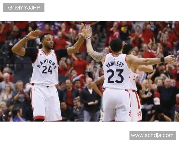 雄鹿队大胜猛龙,晋级东部决赛——梦幻季后赛的绝佳瞬间 雄鹿队大胜猛龙,晋级东部决赛——梦幻季后赛的绝佳瞬间