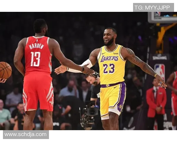 湖人对火箭精彩对决回顾球星表现与战术分析全景呈现 湖人对火箭精彩对决回顾球星表现与战术分析全景呈现