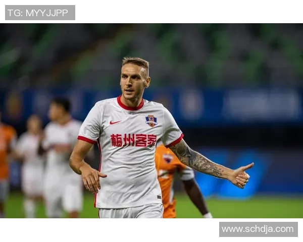 梅州客家足球俱乐部奋力拼搏展现团队精神助力中国足球崛起之路 梅州客家足球俱乐部奋力拼搏展现团队精神助力中国足球崛起之路